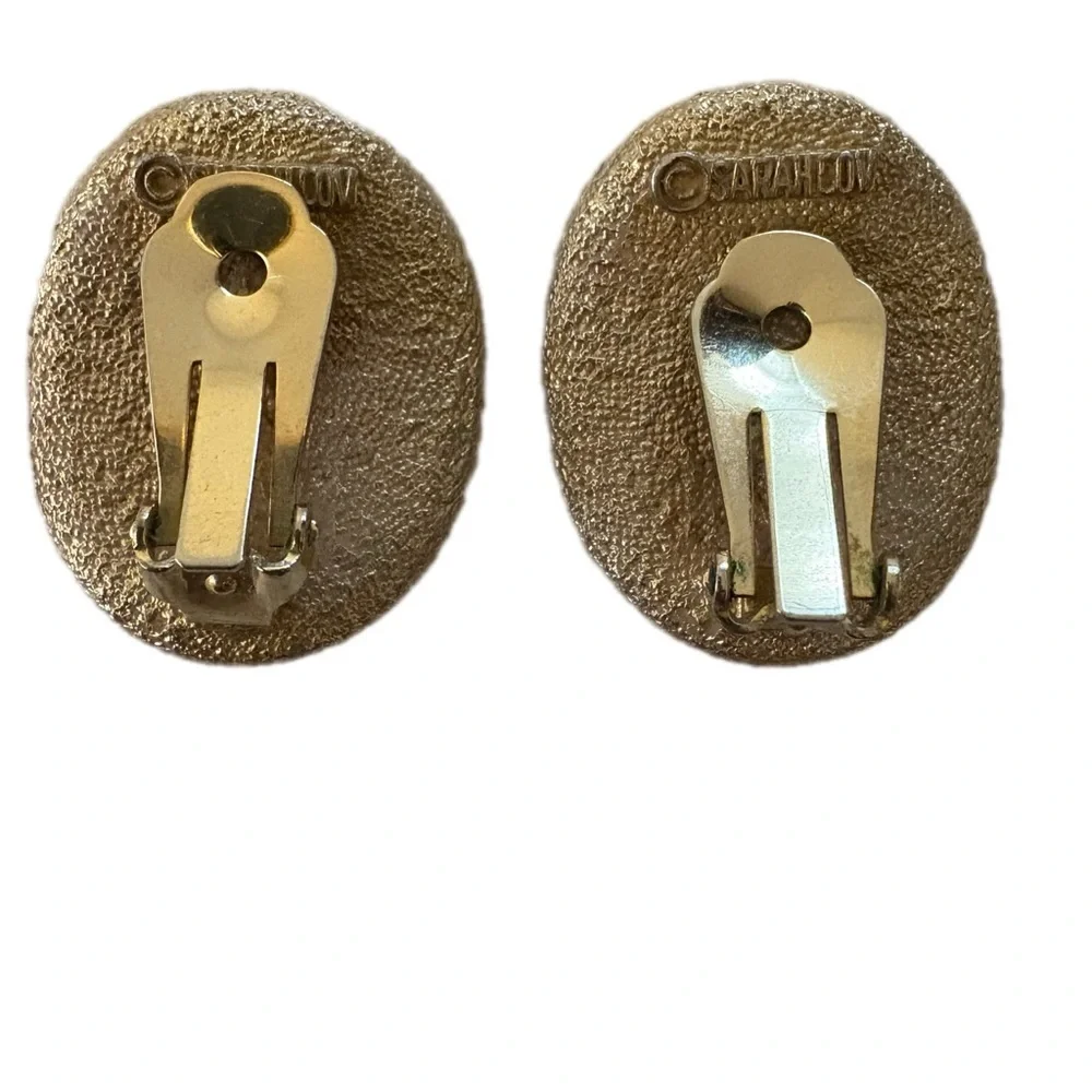 Sarah Coventry Vintage "Sultana" gold-tone clip-on earrings - Picture 3 of 4